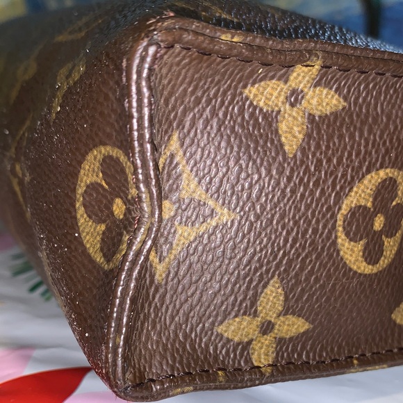 Louis VuittonMonogram CanvassToiletPouch 26 - Picture 9 of 16